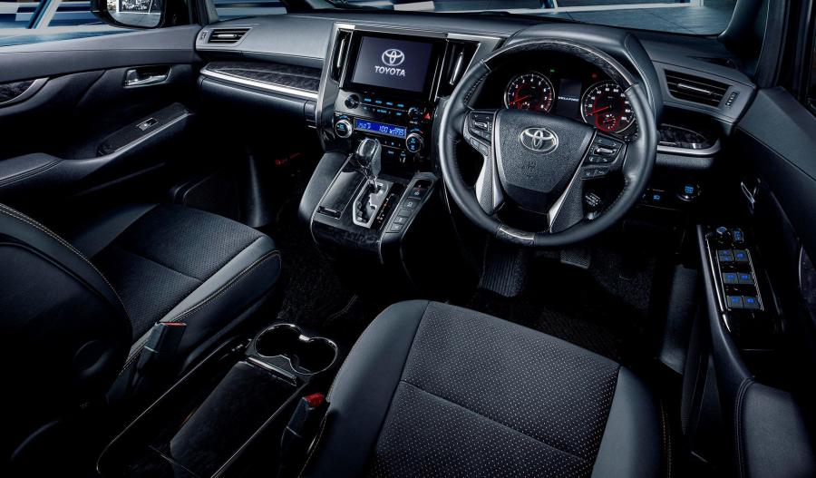 Торпедо Toyota Vellfire Z Golden Eyes 2020 года  (фото 2 из 3)